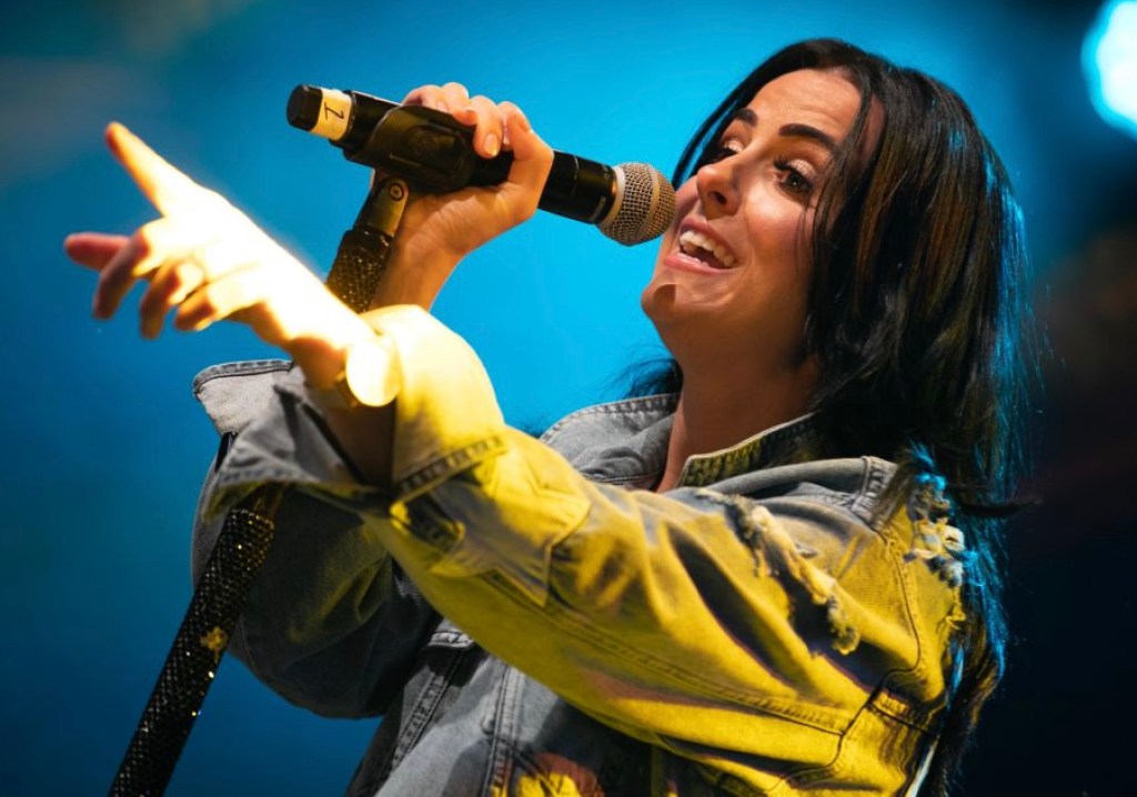 country-singer-hospitalized-for-sepsis