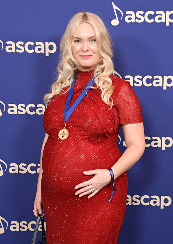 first-time-grammy-nominee-reveals-pregnancy-ahead-of-ceremony