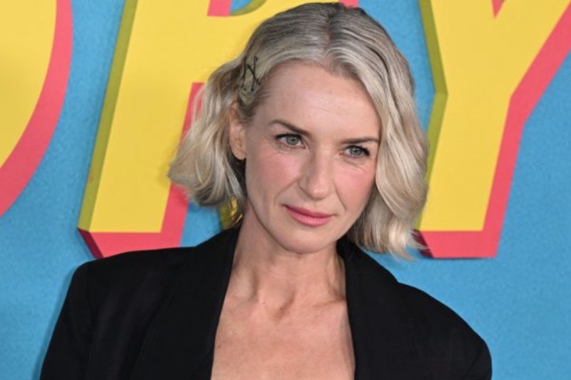 handmaids-tale-star-ever-carradine-speaks-out-after-dad-robert-tragically-dies-by-suicide
