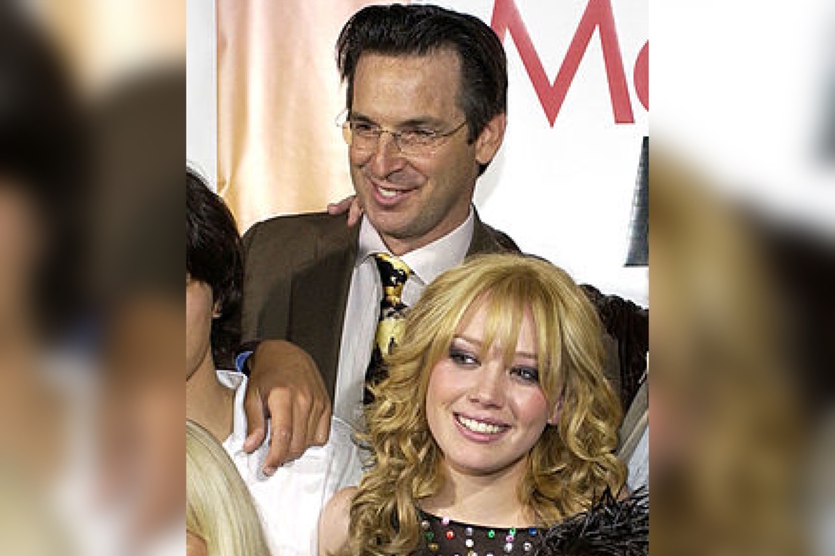 hilary-duffs-heart-aches-after-lizzie-mcguire-dad-robert-carradines-suicide