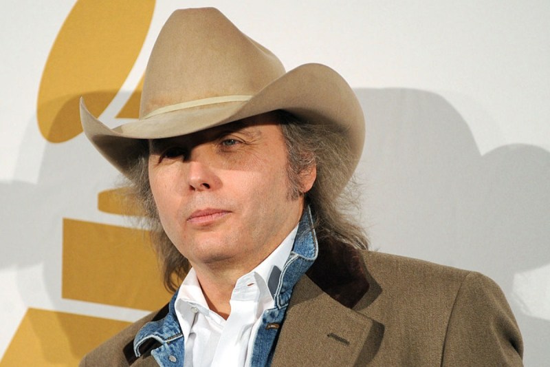 plane-carrying-dwight-yoakam-undergoes-emergency-takeoff-abort
