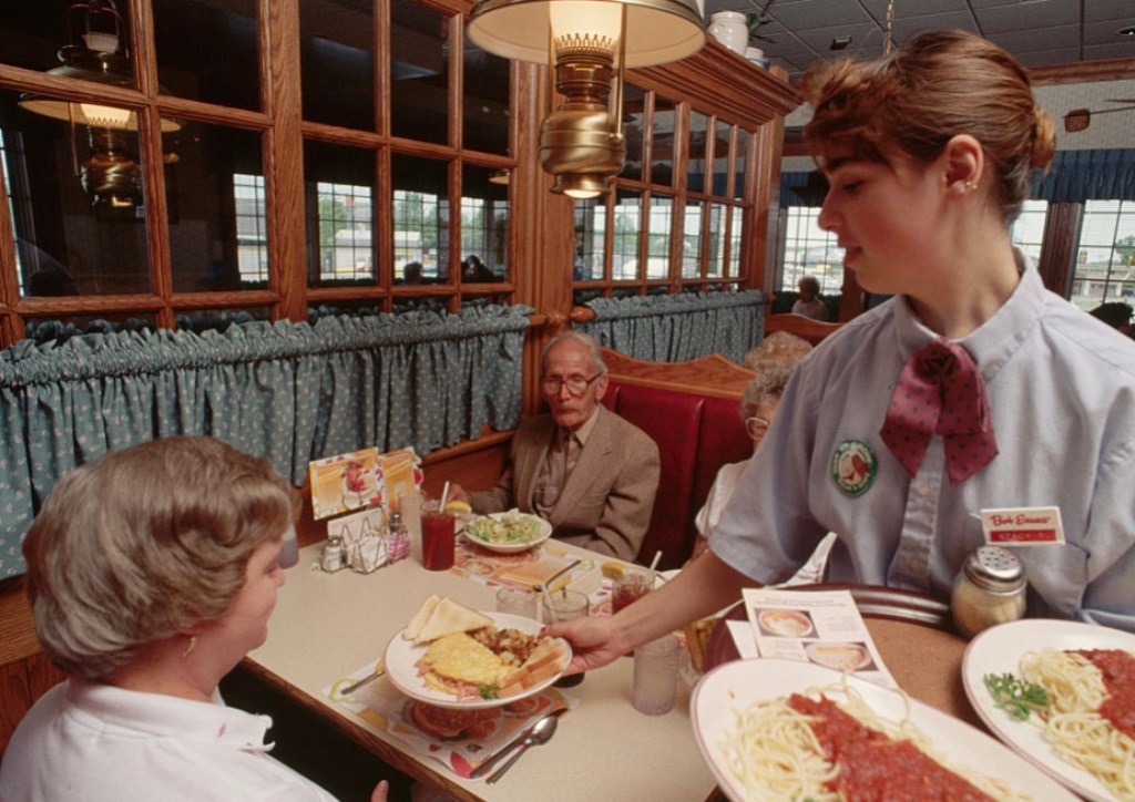 private-equity-firm-buys-beloved-restaurant-chain-with-400-locations-and-15000-employees