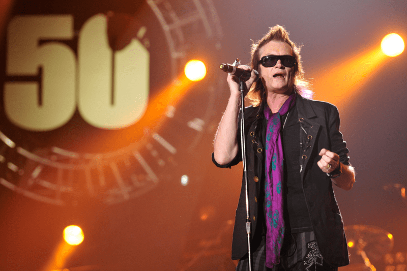 rock-and-roll-hall-of-famer-cancels-all-his-concerts-due-to-health-issue