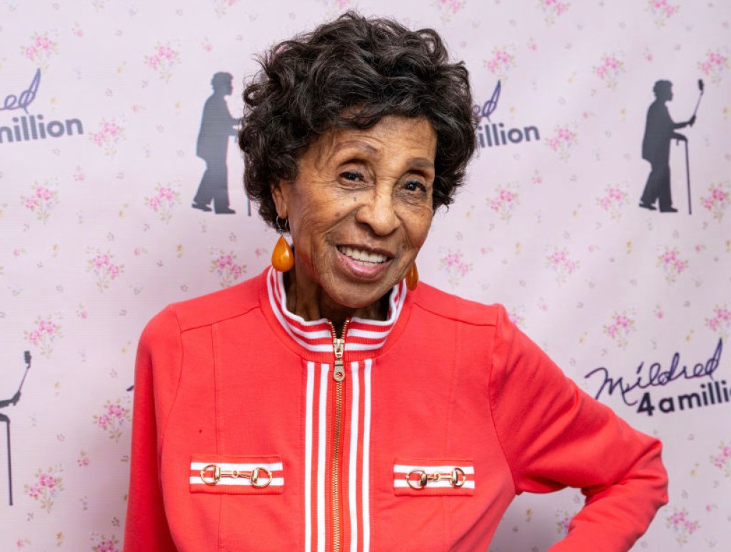 star-of-legendary-cbs-sitcom-reveals-private-battle-with-brain-aneurysm-and-stroke