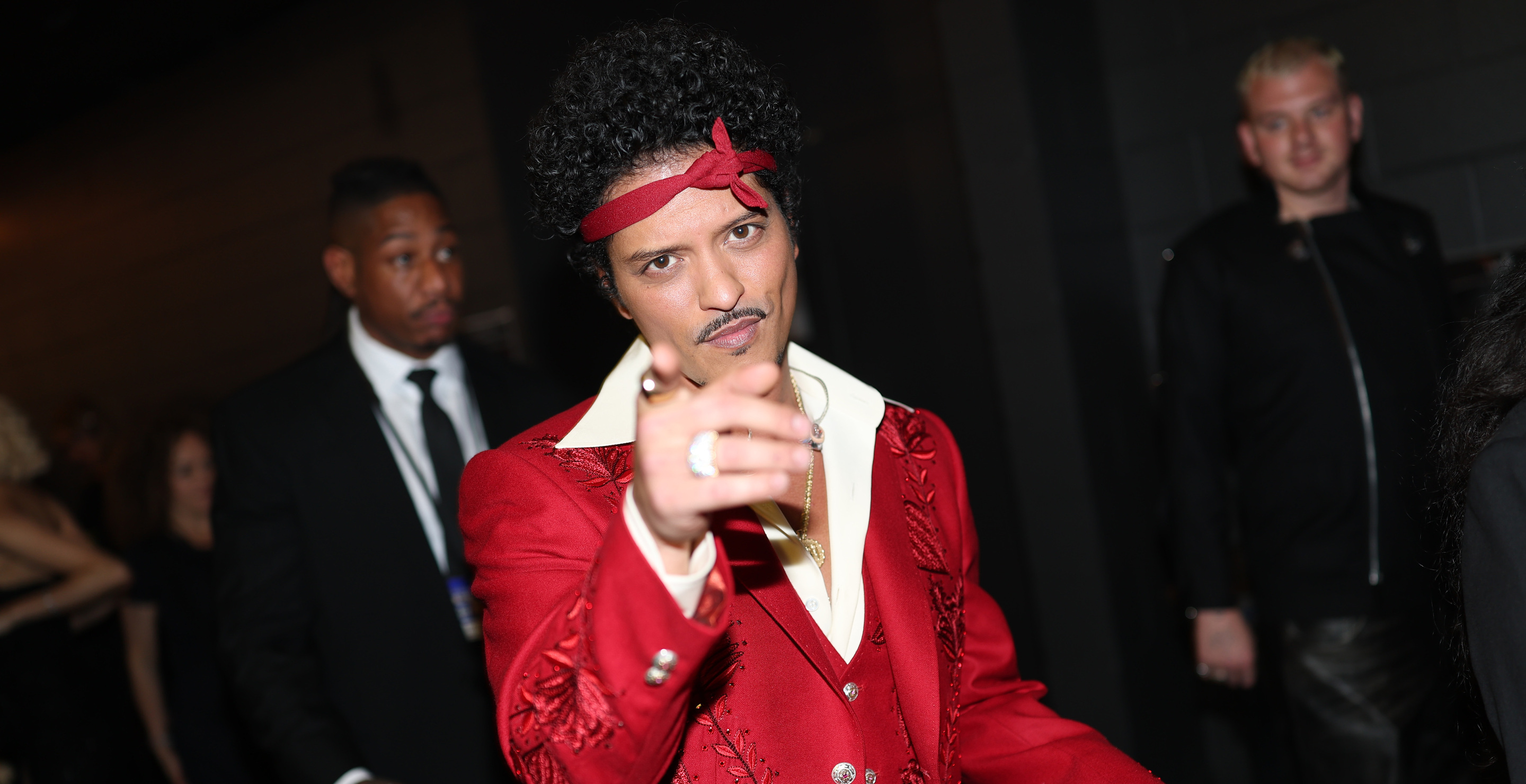 Bruno Mars Responds After Appearing To Have Liked A Comment Slamming Taylor Swift