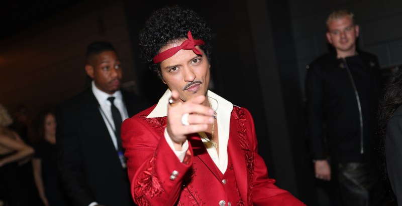 Bruno Mars Responds After Appearing To Have Liked A Comment Slamming Taylor Swift