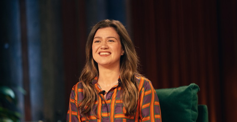 Kelly Clarkson Reveals 'American Idol' Lied About Their Prizes