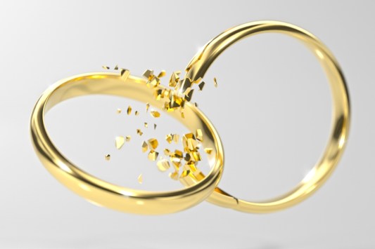 a-tv-news-couples-divorce-is-getting-messy