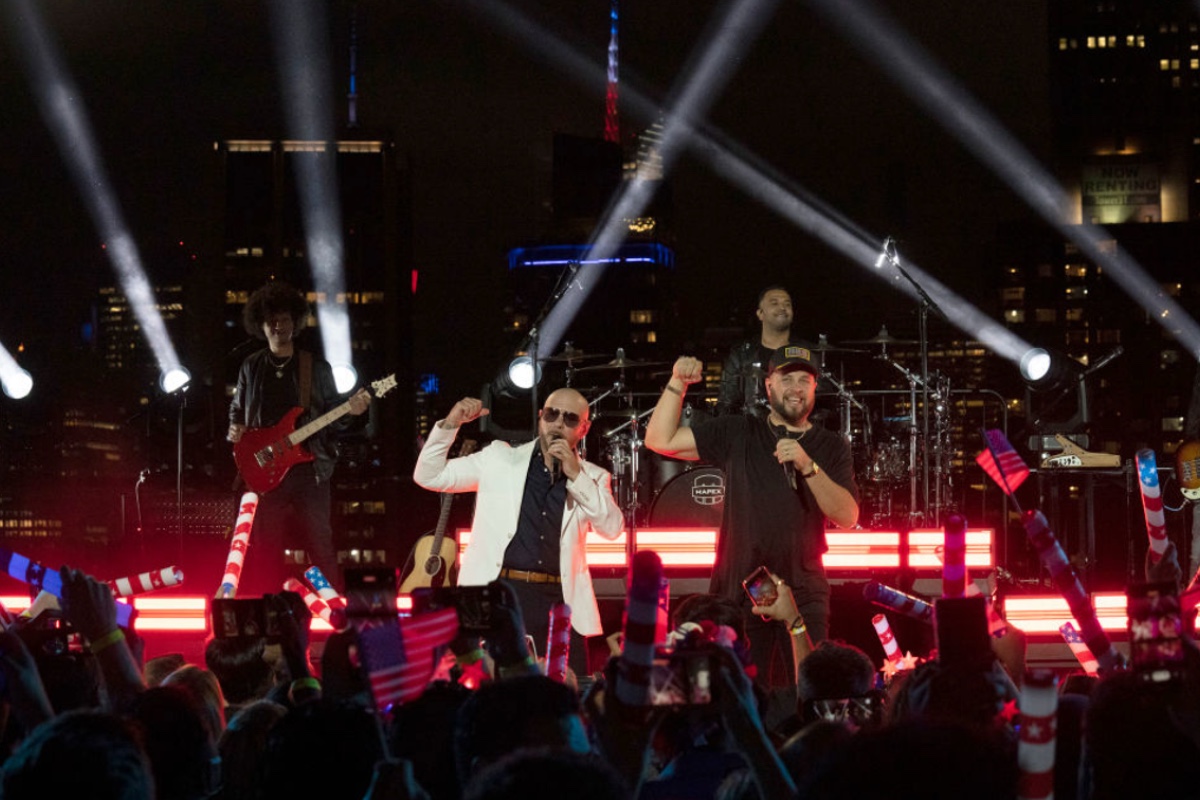 country-singer-who-worked-with-pitbull-announces-big-baby-news