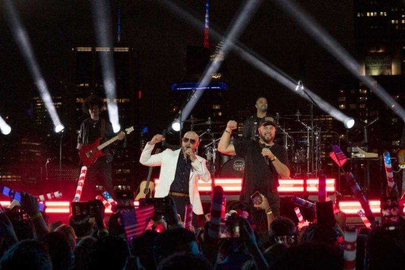 country-singer-who-worked-with-pitbull-announces-big-baby-news