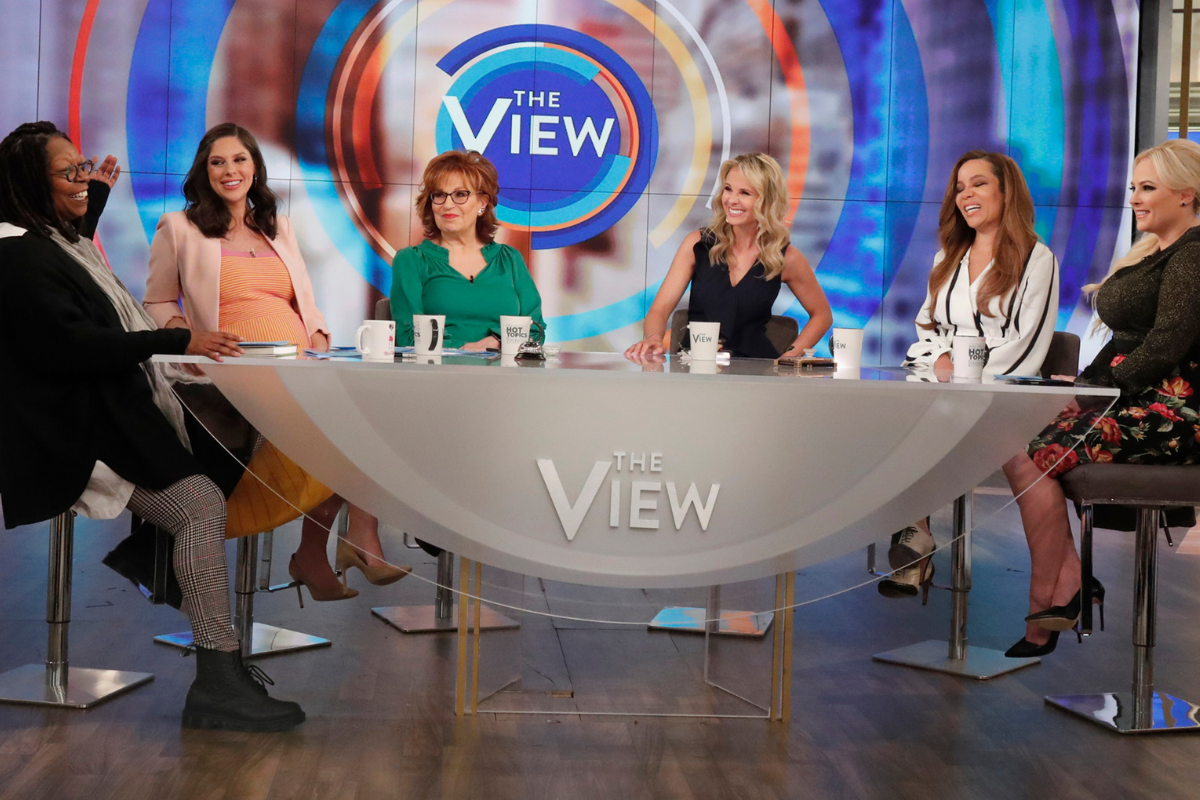 former-the-view-co-host-recalls-awkward-moment-with-queen-elizabeth-ii