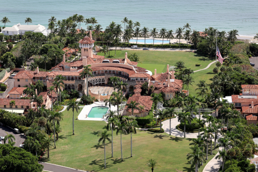 greys-anatomy-alum-speaks-out-after-receiving-backlash-for-attending-event-at-president-trumps-mar-a-lago-resort