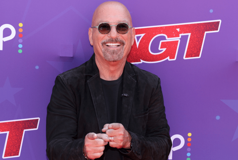 howie-mandel-apologizes-for-tense-on-air-exchange-with-kelly-ripa