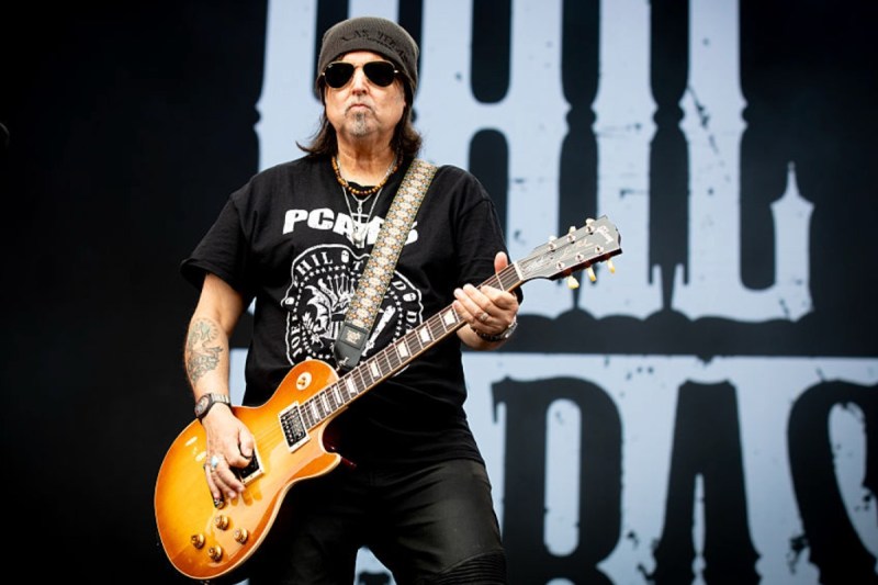 legendary-rock-guitarist-dies-at-64-rip-to-phil-campbell