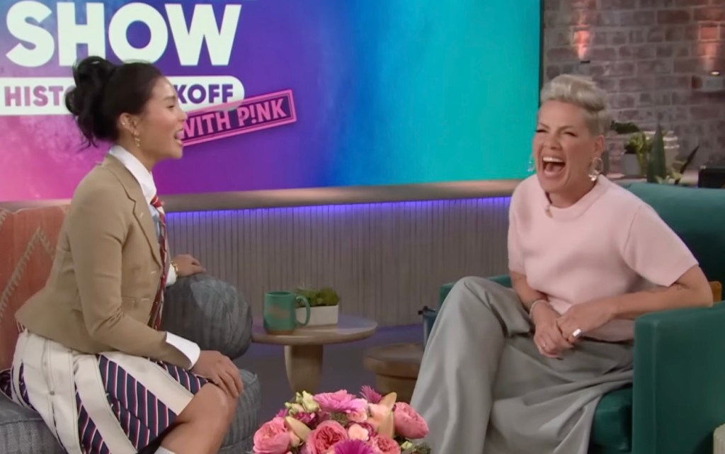 he-kelly-clarkson-show-guest-suffers-embarrassing-mix-up-pink