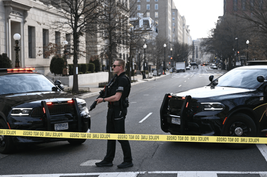 washington-dc-streets-closed-after-van-crashes-into-barricade-near-white-house