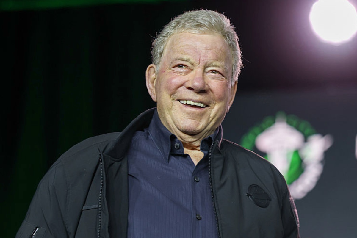 william-shatner-posts-epic-95th-birthday-photo-still-smokin