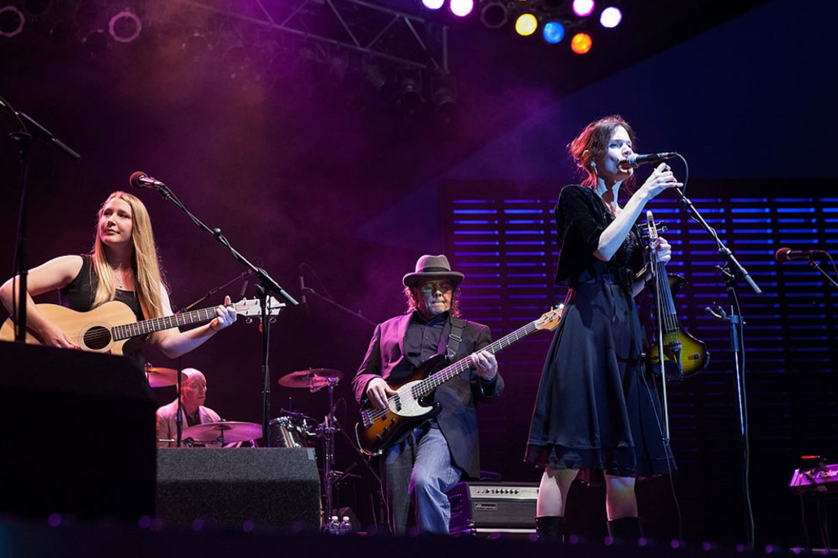 ’80s/’90s Rock Star Undergoes Back Surgery, Concerts Canceled