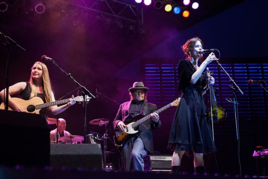 80s-90s-rock-star-undergoes-back-surgery-concerts-canceled