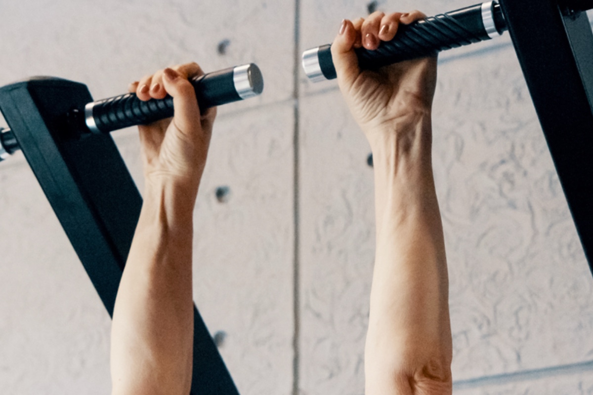 90-year-old-grandmother-smashes-world-record-for-longest-dead-hang