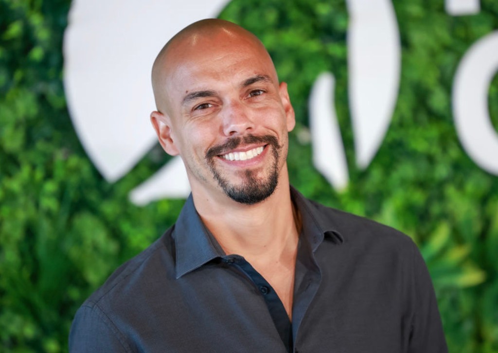 90s-sitcom-actors-wife-demanding-spousal-support-following-divorce