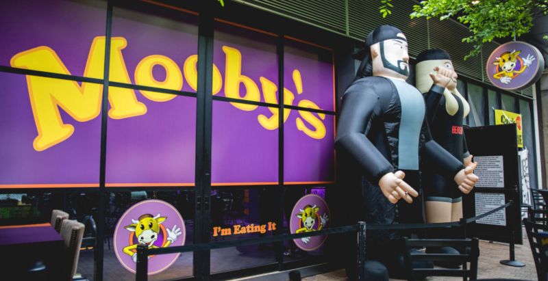Is Mooby's From Kevin Smith's 'Clerks' Movies Real The Fast Food Restaurant's History, Explained