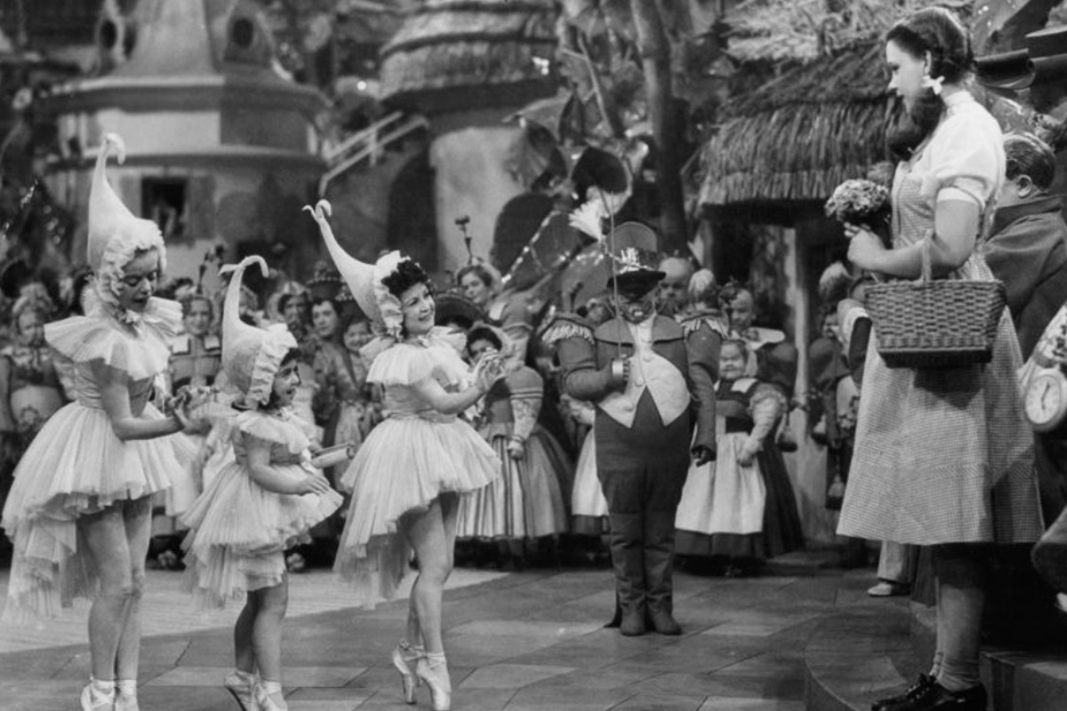 a-wizard-of-oz-munchkin-actress-has-died-valerie-lee-was-94