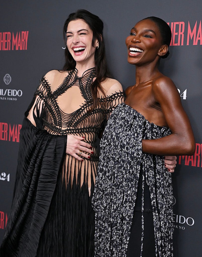 anne-hathaway-rocks-bold-sheer-gown-on-red-carpet