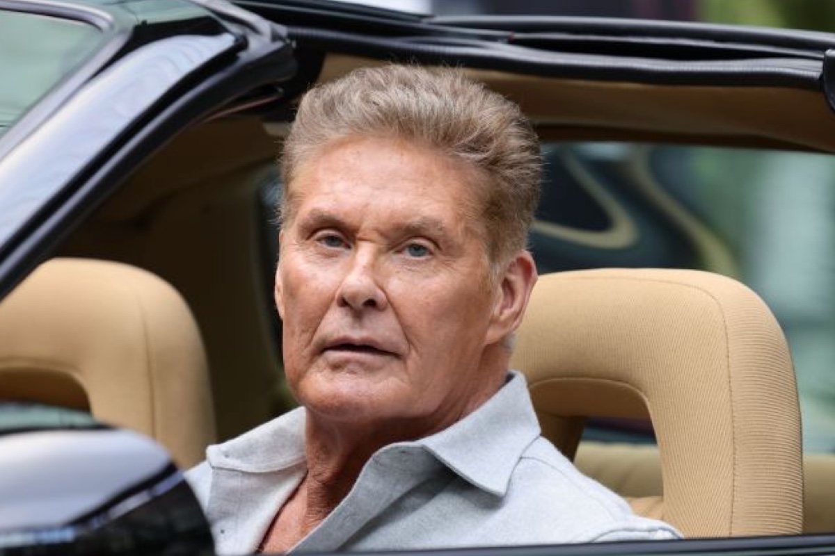 baywatch-star-david-hasselhoff-spotted-with-a-walker-amid-health-concerns.