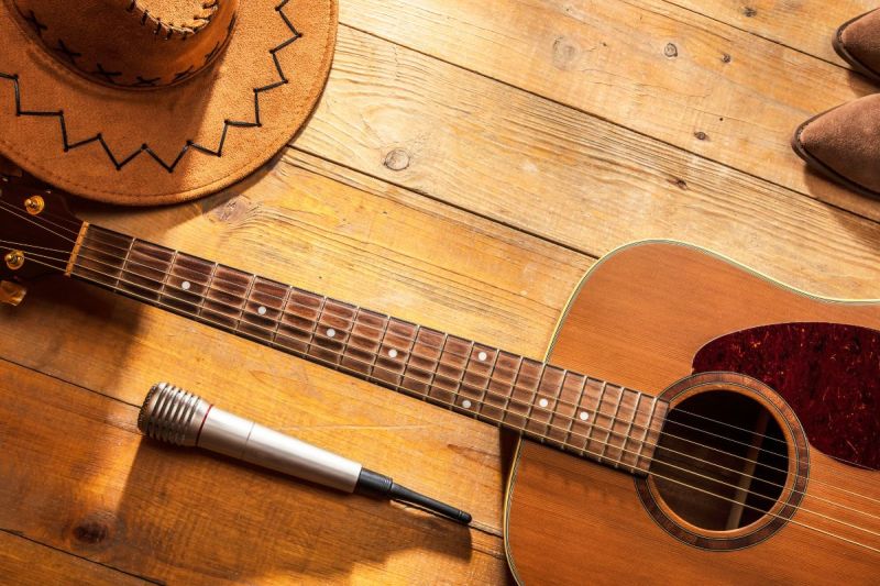 country-singer-gets-medical-treatment-after-waking-up-with-scary-symptoms