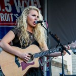 country-singer-songwriter-shares-new-photo-on-crutches