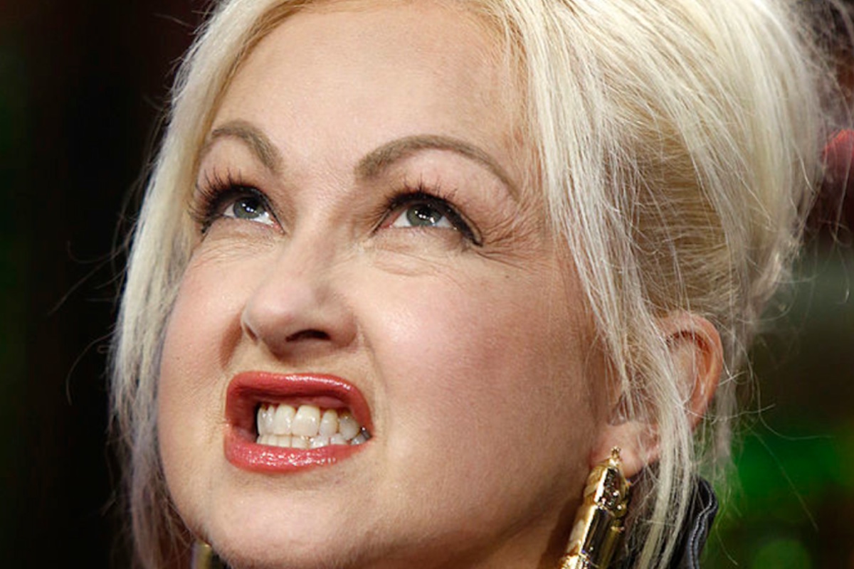 cyndi-lauper-slams-heckler-during-las-vegas-concert