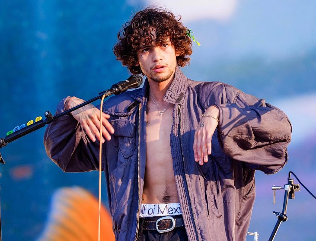 euphoria-star-singer-privately-welcomed-a-child-2-years-ago