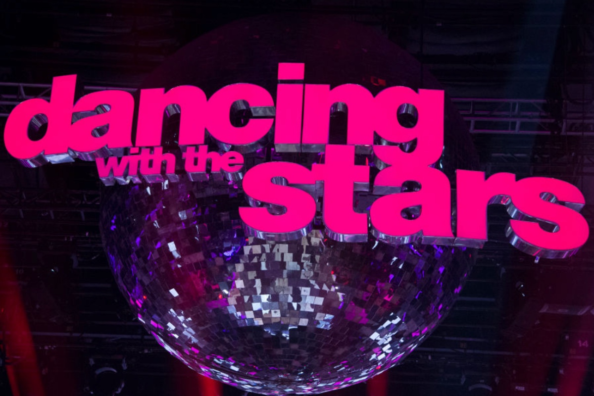 fan-favorite-celeb-to-host-new-dancing-with-the-stars-spinoff