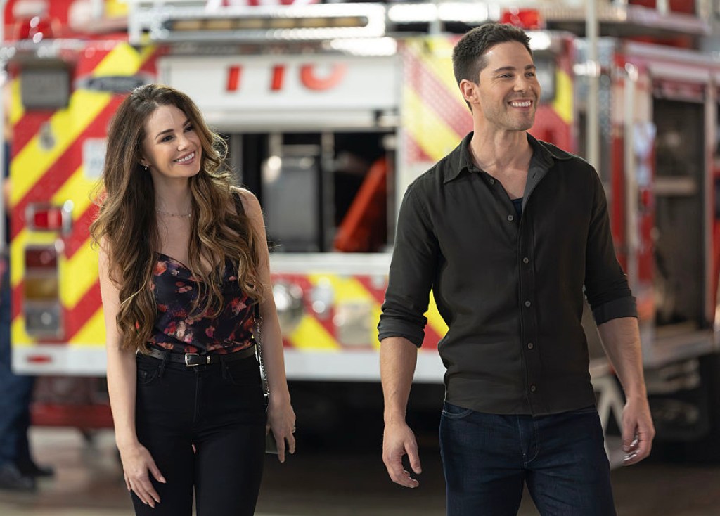 glee-actor-and-wife-expecting-their-1st-baby-together