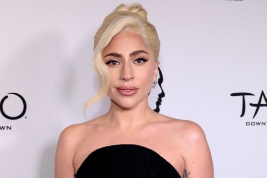 lady-gaga-falls-ill