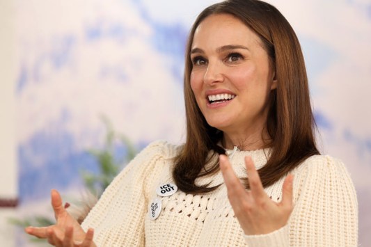 natalie-portman-pregnant-with-her-first-child-with-new-boyfriend
