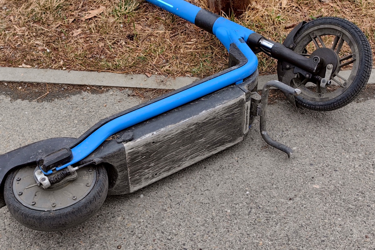 Popular Comedian Breaks Arm in Scooter Accident: ‘Hurts Like S—’