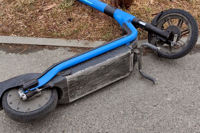 popular-comedian-breaks-arm-in-scooter-accident-hurts-like-s