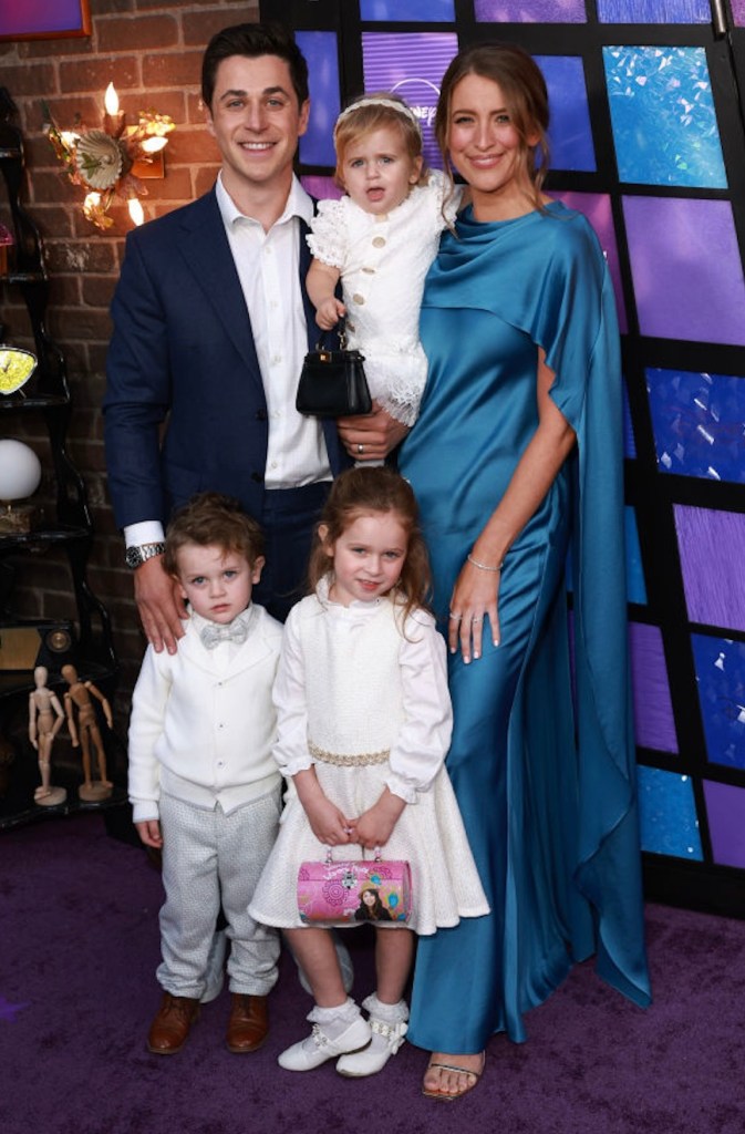 wizards-of-waverly-place-star-and-spouse-announce-pregnancy