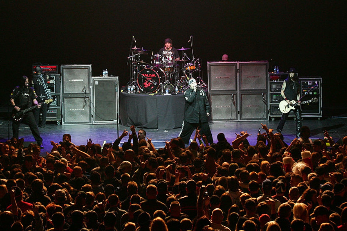 2000s-rock-stars-tour-trailer-and-gear-stolen-gofundme-launched