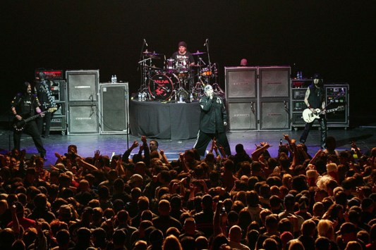 2000s-rock-stars-tour-trailer-and-gear-stolen-gofundme-launched