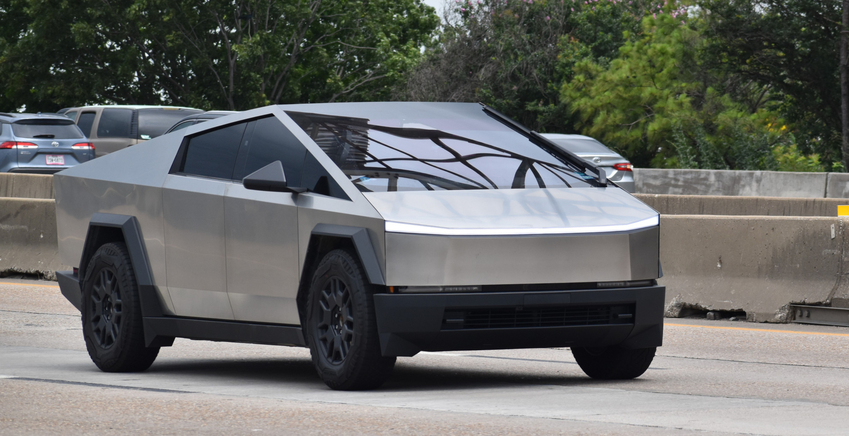 Texas Man Tests The ‘Wade Mode’ Feature Of His Cybertruck By Driving Into Lake, Ends Up With Charges And A Soggy Car