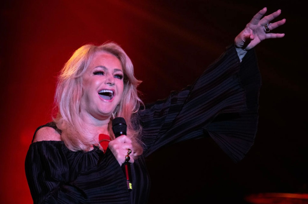 bonnie-tyler-hospitalized-in-portugal-for-emergency-surgery