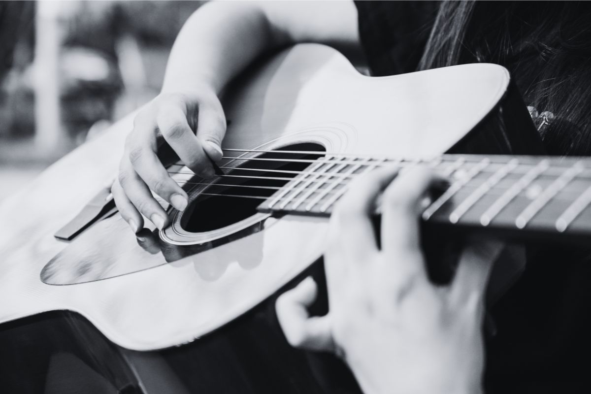 Country Music Singer Reveals Tumor Diagnosis