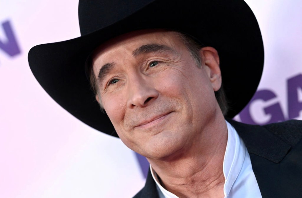 country-star-opens-up-about-dads-devastating-death-by-suicide