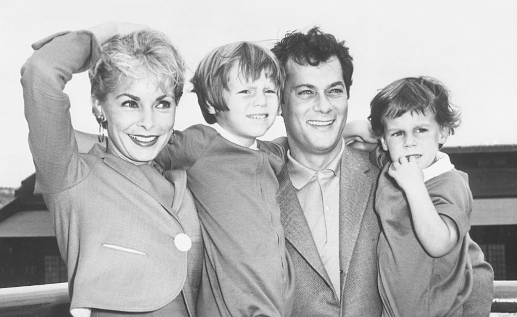 jamie-lee-curtis-shares-death-of-actress-sister-kelly-curtis-was-69