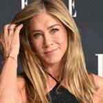 jennifer-aniston-shares-a-rare-sweet-kiss-with-her-boyfriend-in-a-new-photo