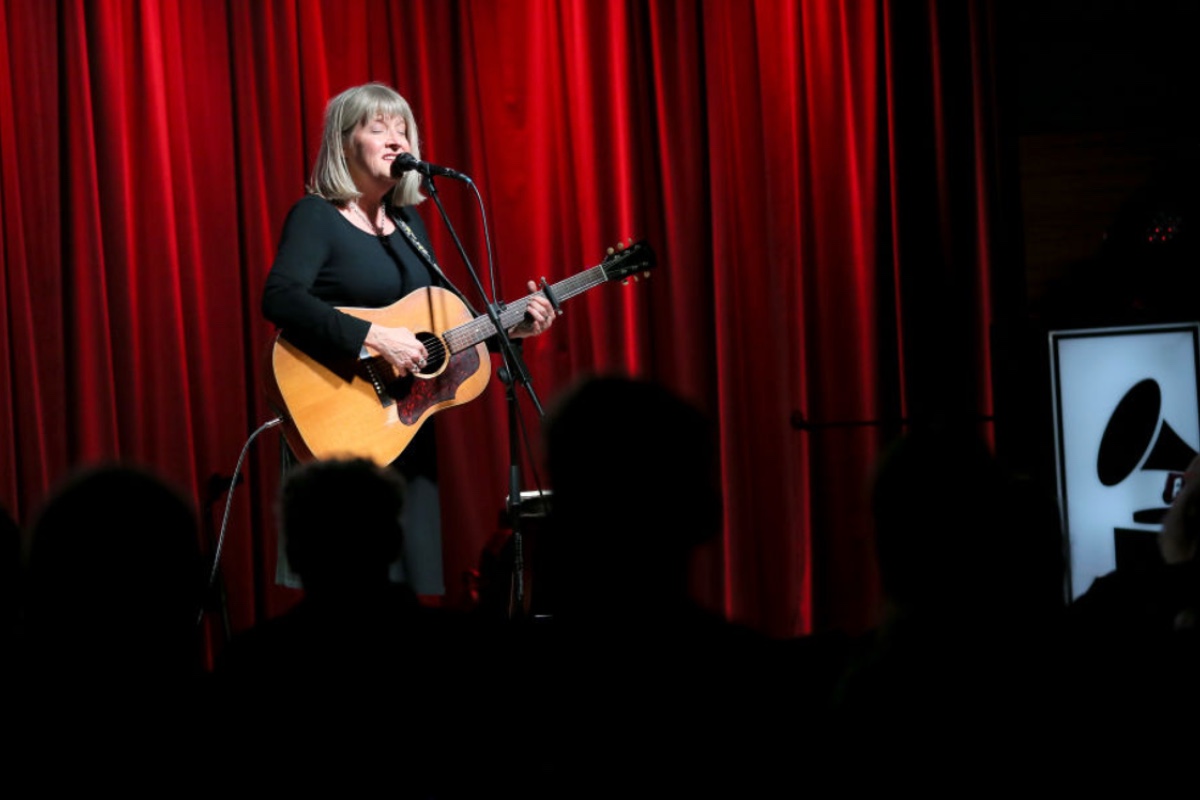 Longtime Singer-Songwriter Cancels Concerts Amidst Surgery Recovery