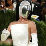 major-pop-star-shows-up-to-met-gala-covered-with-metal-mask